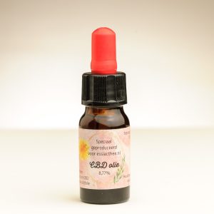 Biologische CBD Olie 8,77% van Superieure Kwaliteit - Een 10 ml flesje met hoogwaardige CBD olie, afkomstig van vezelhennep met een verwaarloosbare hoeveelheid THC. Ideaal voor het ondersteunen van ontspanning en algemeen welzijn.