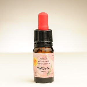 Biologische CBD Olie 5,65% van Superieure Kwaliteit - Een 10 ml flesje met hoogwaardige CBD olie, afkomstig van vezelhennep met een verwaarloosbare hoeveelheid THC. Ideaal voor het ondersteunen van ontspanning en algemeen welzijn.